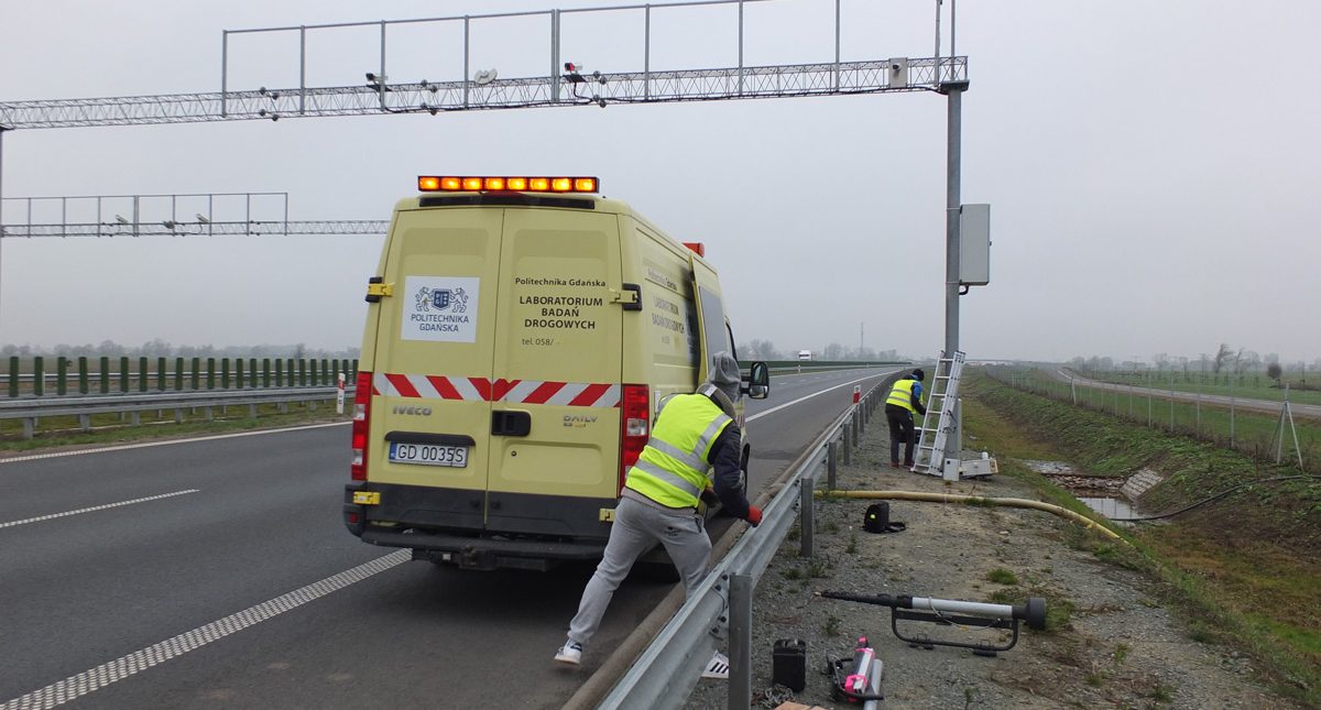 Testy wczesnego demonstratora Inteligentnego znaku drogowego przy drodze ekspresowej S7